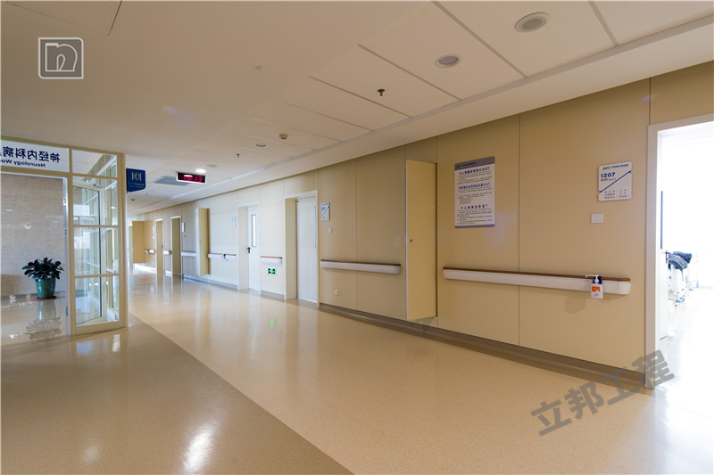 沈陽積水潭醫(yī)院抗菌涂料走廊涂裝案例.png