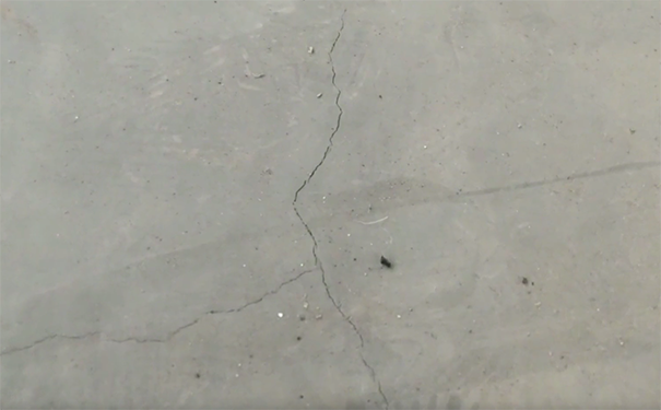 金剛砂地坪裂縫無痕修補(bǔ)怎么做?