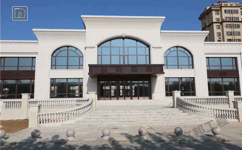 商業(yè)建筑白色真石漆.png
